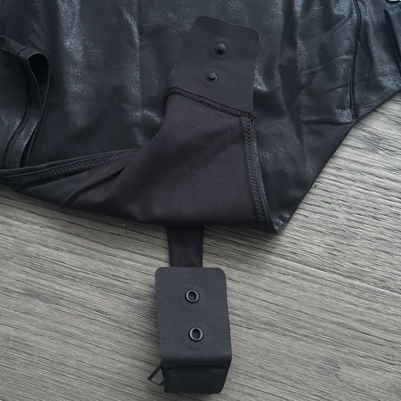 Lululemon | Wundermost Ultra-Soft Nulu Square-Neck Long-Sleeve Bodysuit Black - Picture 11 of 13